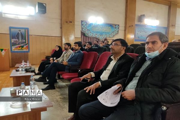 نشست تخصصی مربیان طرح لیگ جت دانش‌آموزی (جهاد تبیین) نواحی چهارگانه شیراز
