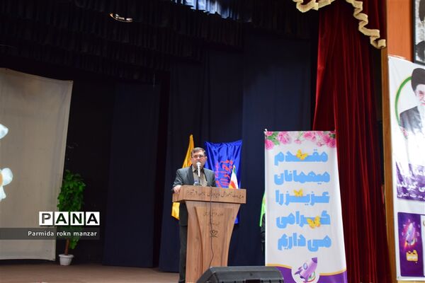 نشست تخصصی مربیان طرح لیگ جت دانش‌آموزی (جهاد تبیین) نواحی چهارگانه شیراز
