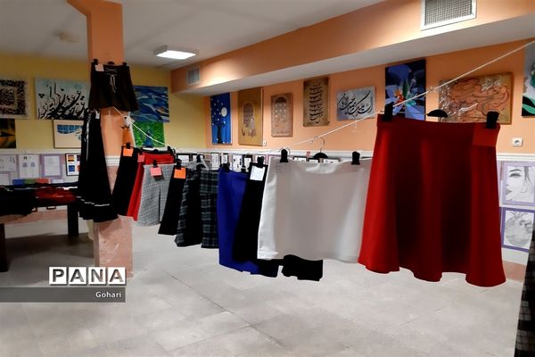 برگزاری نمایشگاه درون مدرسه‌ای در هنرستان معصومیه منطقه ۱۳