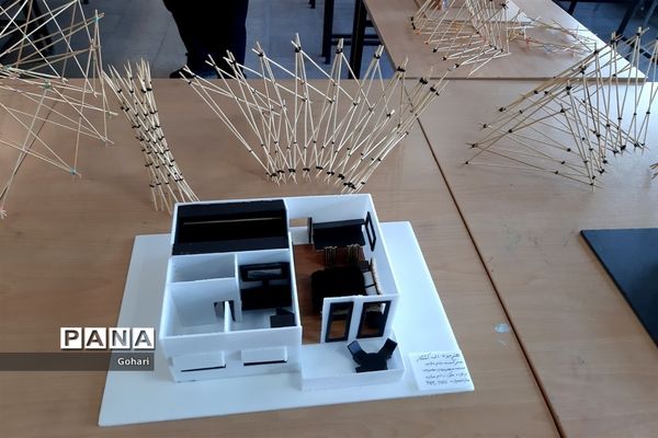 برگزاری نمایشگاه درون مدرسه‌ای در هنرستان معصومیه منطقه ۱۳