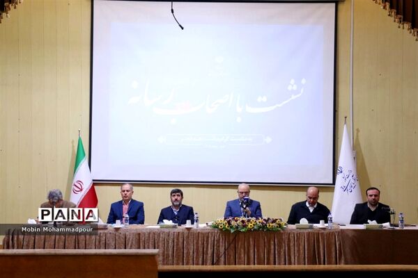 نشست خبری استاندار آذربایجان شرقی به مناسب دهه فجر