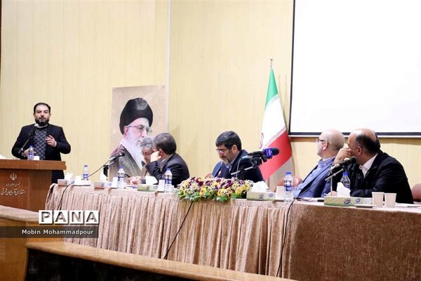 نشست خبری استاندار آذربایجان شرقی به مناسب دهه فجر