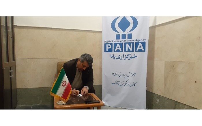 تشریح برنامه‌های آموزش و پرورش منطقه 19 تهران در ایام دهه فجر انقلاب اسلامی