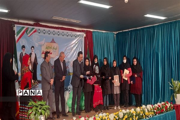 همایش دانش‌آموزی عید انقلاب در ساری