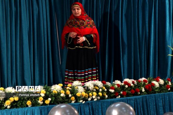 همایش دانش‌آموزی عید انقلاب در ساری