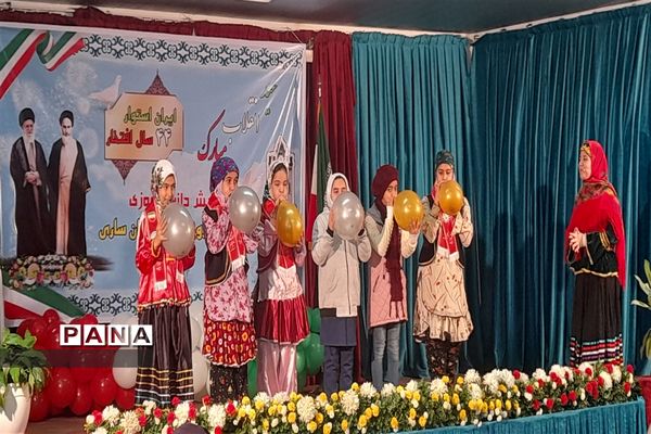 همایش دانش‌آموزی عید انقلاب در ساری