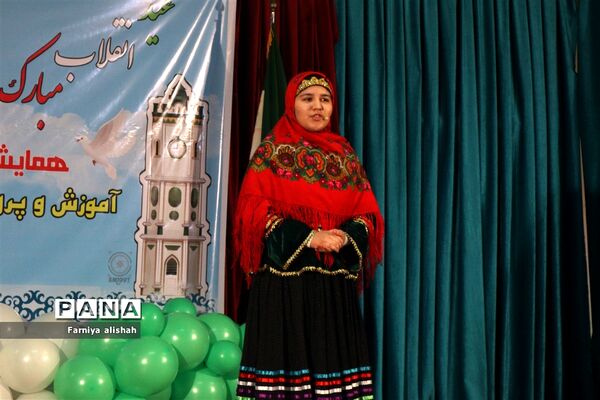 همایش دانش‌آموزی عید انقلاب در ساری