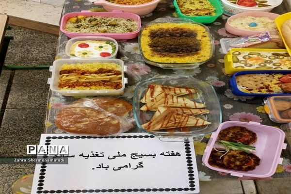 برگزاری جشنواره غذای سالم و سنتی ایران در آموزشگاه دخترانه شهیدسیفی شهرستان رباط کریم