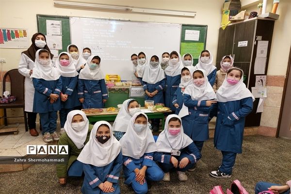 برگزاری جشنواره غذای سالم و سنتی ایران در آموزشگاه دخترانه شهیدسیفی شهرستان رباط کریم