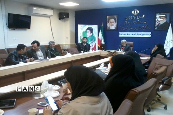 نشست مدیرکل آموزش و پرورش البرز با اصحاب رسانه
