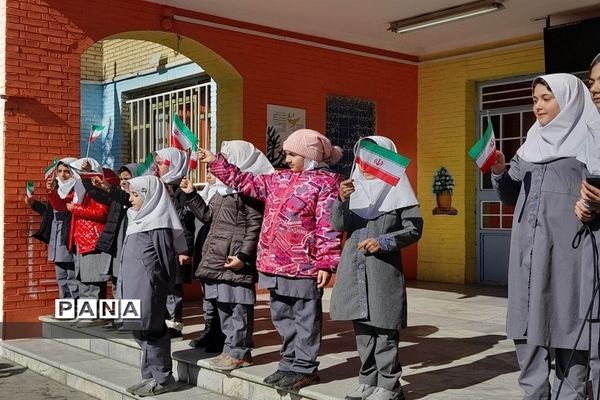 آغاز دهه فجر در مدارس ملارد