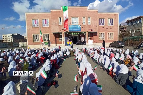 آغاز دهه فجر در مدارس ملارد