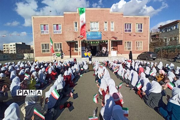 آغاز دهه فجر در مدارس ملارد