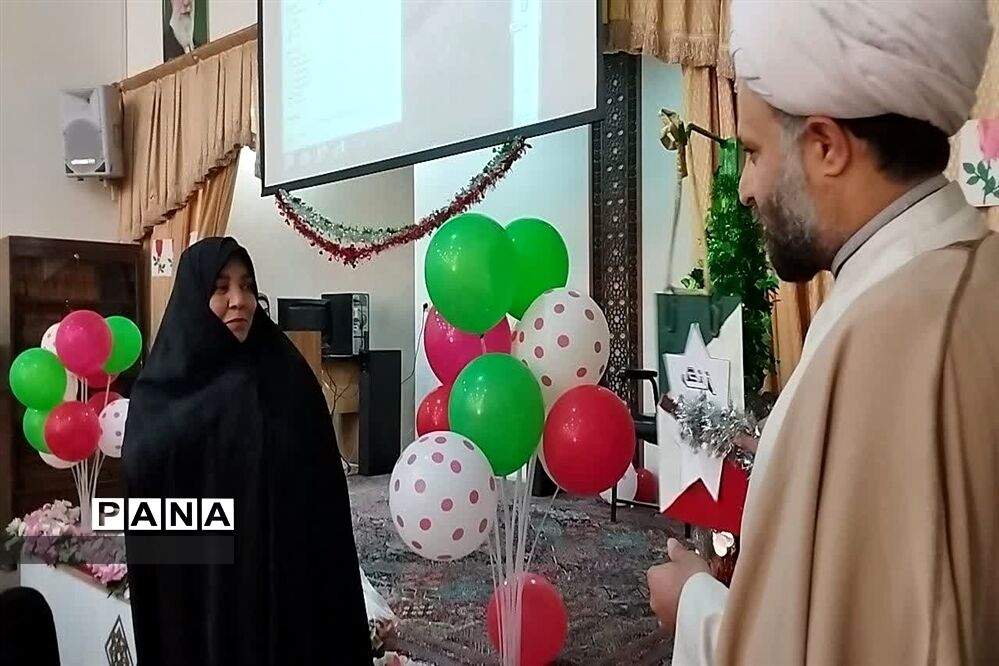 جشن آغاز دهه فجر و نواختن زنگ انقلاب