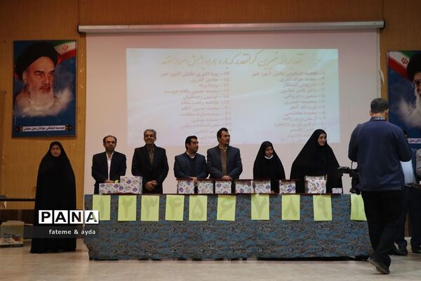 مراسم تقدیر ازدانش‌آموزان برگزیده مسابقات علمی پژوهشی کشوری شهرستان جهرم