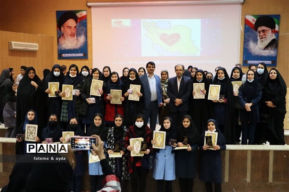 مراسم تقدیر ازدانش‌آموزان برگزیده مسابقات علمی پژوهشی کشوری شهرستان جهرم