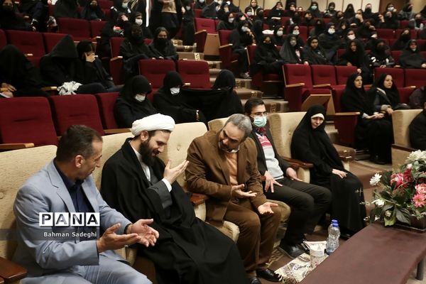 مراسم نواختن زنگ انقلاب دردبیرستان شاهد شهدای هفتم تیر