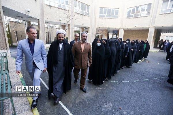 مراسم نواختن زنگ انقلاب دردبیرستان شاهد شهدای هفتم تیر