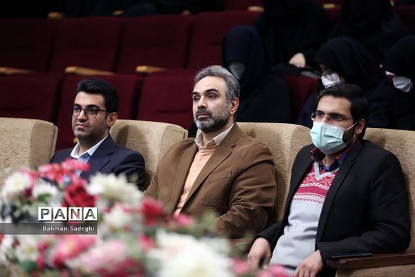 مراسم نواختن زنگ انقلاب دردبیرستان شاهد شهدای هفتم تیر