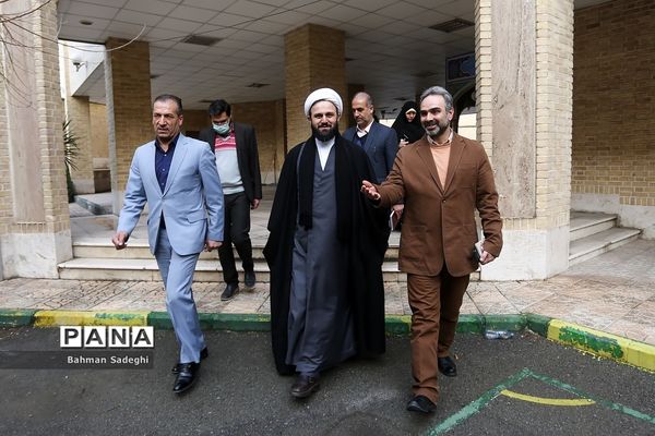 مراسم نواختن زنگ انقلاب دردبیرستان شاهد شهدای هفتم تیر