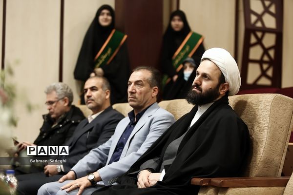 مراسم نواختن زنگ انقلاب دردبیرستان شاهد شهدای هفتم تیر