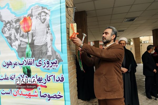 مراسم نواختن زنگ انقلاب دردبیرستان شاهد شهدای هفتم تیر