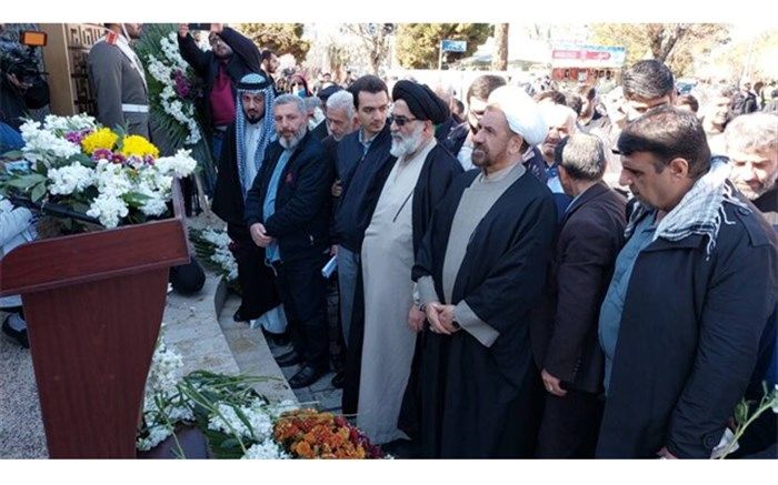 گلباران جایگاه جلوس امام راحل در بهشت زهرا (س) با جمع‌خوانی دانش‌‌آموزان