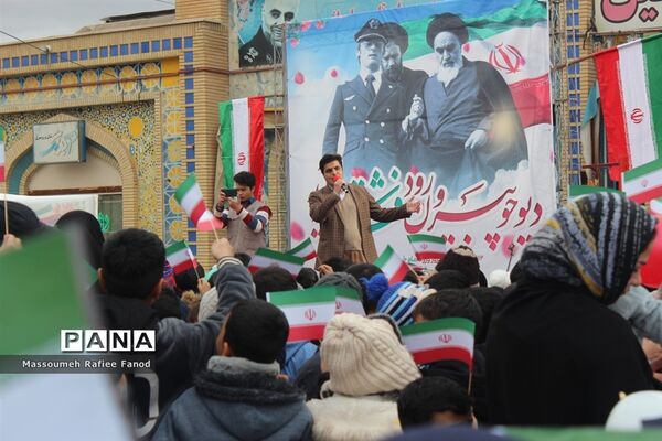 گلبانگ زنگ انقلاب در شهرستان گلبهار