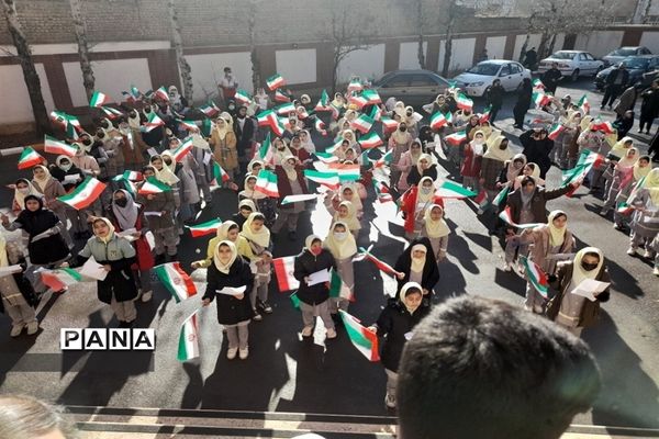نواختن زنگ انقلاب در مدارس شهرستان نظراّباد