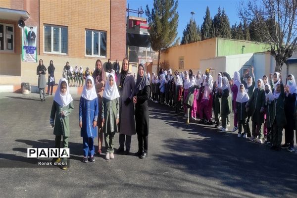 برگزاری مسابقه ورزشی به‌مناسبت دهه فجر در دبستان ابن سینا ملارد