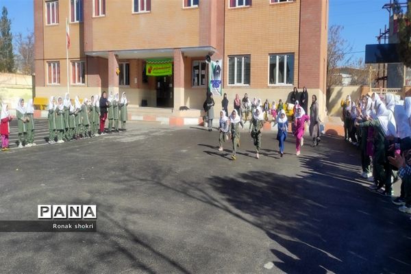 برگزاری مسابقه ورزشی به‌مناسبت دهه فجر در دبستان ابن سینا ملارد