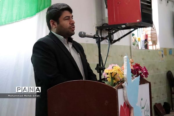 نواخته شدن زنگ انقلاب در مدارس شهرستان آباده