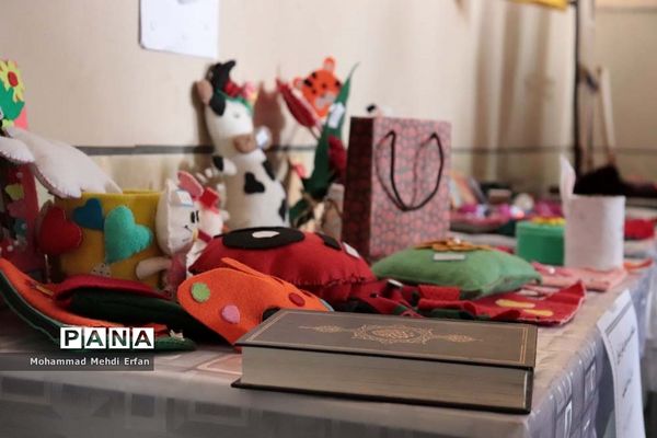 نواخته شدن زنگ انقلاب در مدارس شهرستان آباده