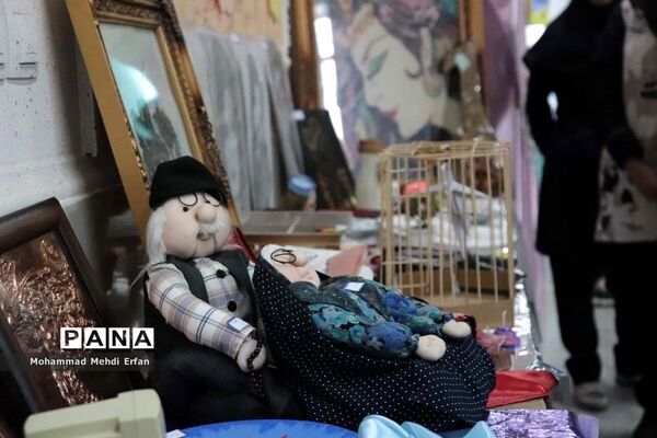 نواخته شدن زنگ انقلاب در مدارس شهرستان آباده