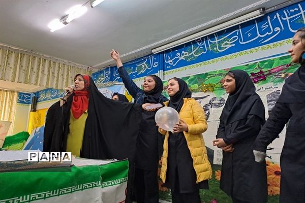 برگزاری جشن‌های دهه فجر در دبیرستان 13 آبان ناحیه یک کرج