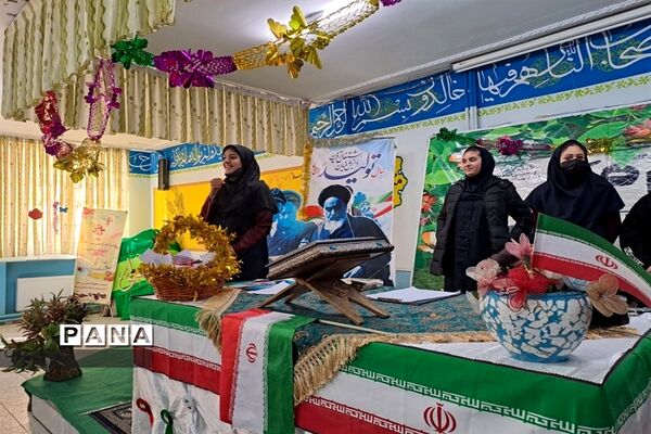 برگزاری جشن‌های دهه فجر در دبیرستان 13 آبان ناحیه یک کرج