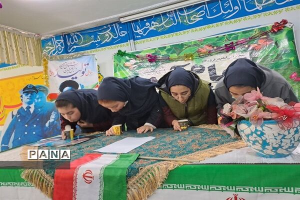 برگزاری جشن‌های دهه فجر در دبیرستان 13 آبان ناحیه یک کرج