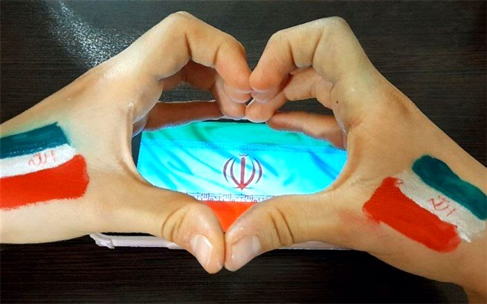 مسابقه مجازی عکاسی هنری با پرچم ایران در دبیرستان آزاده رودهن برگزار شد