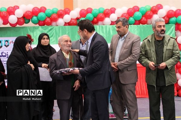 نواخته شدن زنگ انقلاب در مدارس گلوگاه