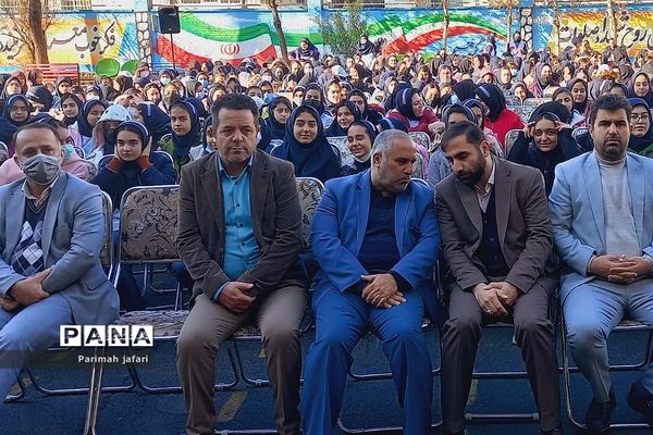 گرامیداشت دهه فجر و نواختن زنگ انقلاب در دبیرستان شهید زهره‌وند شهرستان قرچک