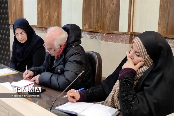 نشست خبری مدیر آموزش و پرورش عباس آباد با خبرنگاران