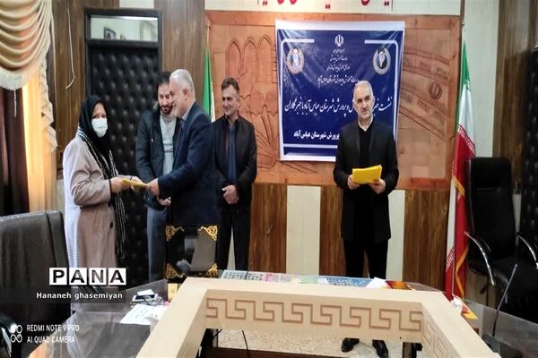 نشست خبری مدیر آموزش و پرورش عباس آباد با خبرنگاران
