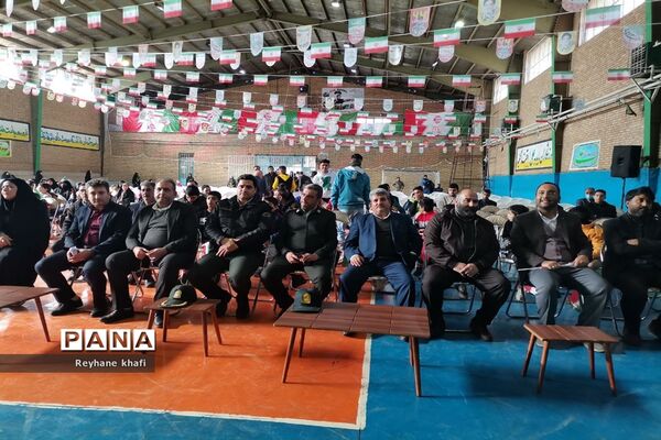 برگزاری جشن انقلاب در فرون آباد