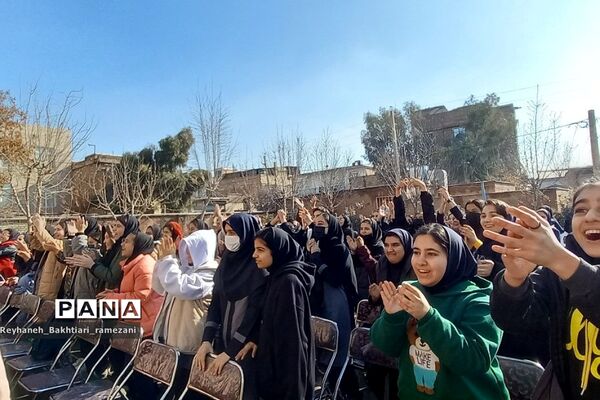 طنین زنگ انقلاب در مدرسه عفاف  پاکدشت
