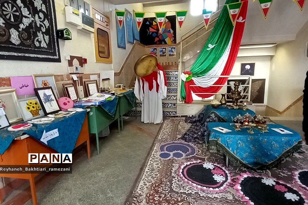طنین زنگ انقلاب در مدرسه عفاف  پاکدشت