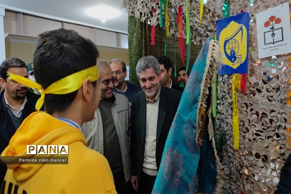 زنگ انقلاب  همزمان با سراسر کشور در مدارس استان فارس نواخته شد