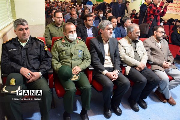 زنگ انقلاب  همزمان با سراسر کشور در مدارس استان فارس نواخته شد