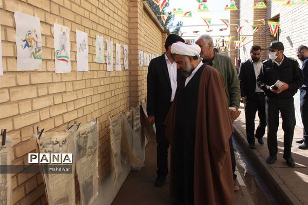 مراسم جشن انقلاب در دبیرستان عدالت بخش جوادآباد