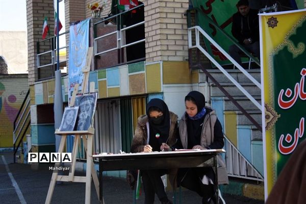مراسم جشن انقلاب در دبیرستان عدالت بخش جوادآباد