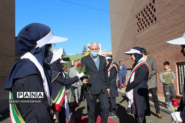 طنین گلبانگ انقلاب در بهارستان‌دو